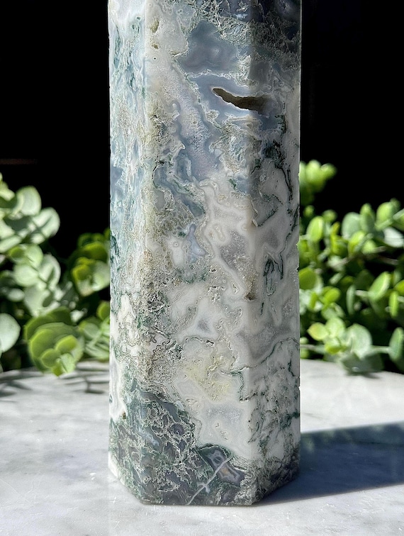 存在感のある逸品！ドゥルージークォーツ入り大型モスアゲートタワー