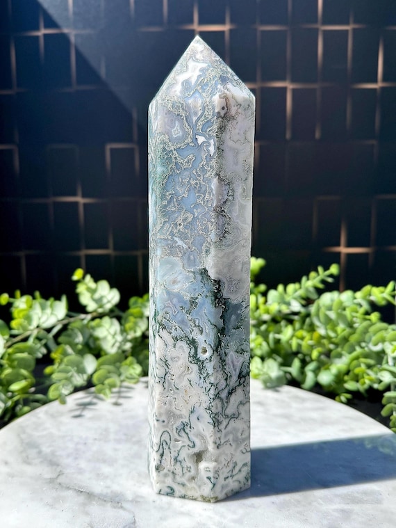 存在感のある逸品！ドゥルージークォーツ入り大型モスアゲートタワー