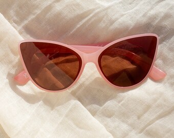 Pink Exaggerated Front Lens Cat Eye Sunglasses