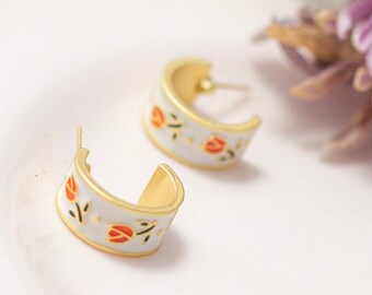 Tulip Detailed Mini Hoop Earrings