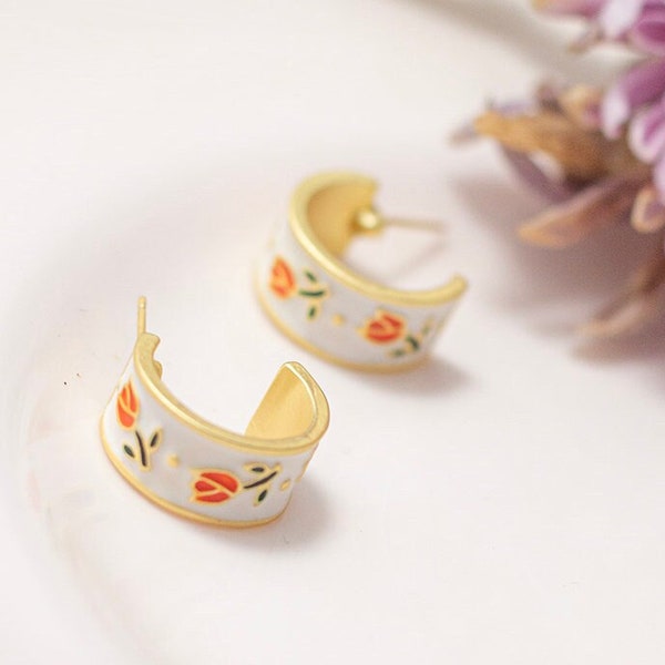 Tulip Detailed Mini Hoop Earrings