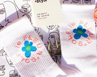 White Floral Circle Text Skater Style Socks
