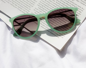 Green Traditional Style Sunglasses