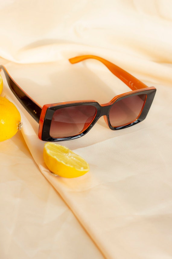 Grosses lunettes de soleil sale