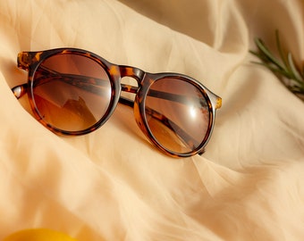 Tortoise Shell Classic Round Sunglasses