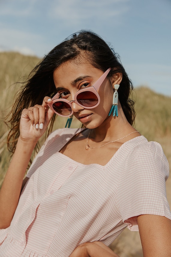●PINK PINEAPPLE● CAT EYE SUNGLASSBEIGE m1037_883727 CAT EYE SUNGLASS - PINK PINEAPPLE | 60% - Asian Fashion