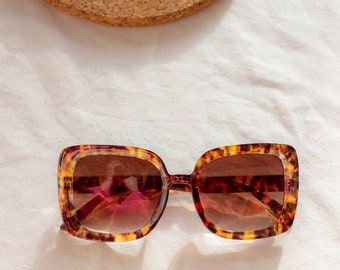 Modern Tortoise Shell Oversized Square 70s Sunglasses