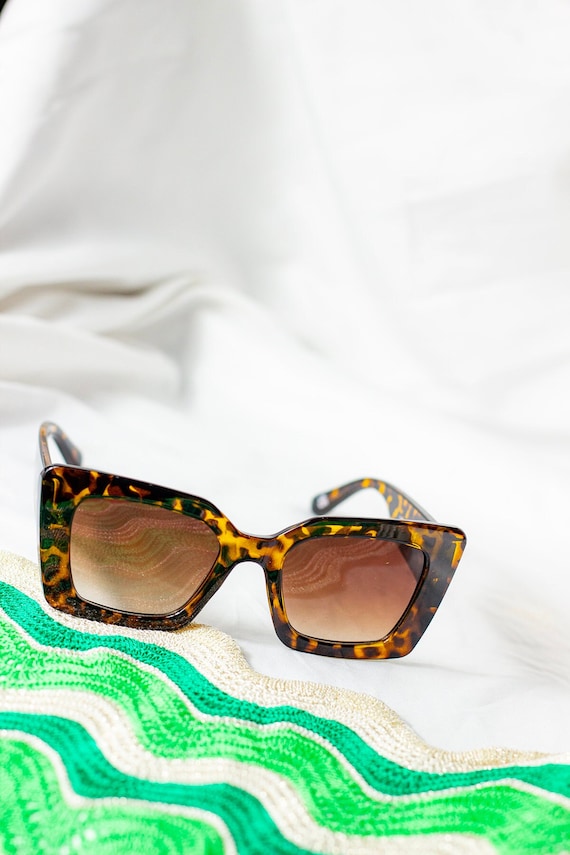 Occhiali da sole con montatura spessa hot sale
