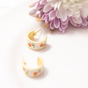 Tulip Detailed Mini Hoop Earrings image 4