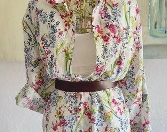 Blusa de lino floral, camisa bohemia botánica, blusa ligera abotonada.