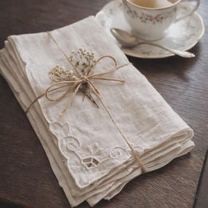 Servilletas de lino vintage, juego de 4, bordadas, con calados, estilo cottagecore, para té, postre y decoración de mesa campestre francesa.