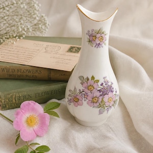 Vaso Royal Tara Irlanda in porcellana Bone China, vaso per boccioli floreali, decorazione cottagecore, piccolo vaso regalo vintage in porcellana irlandese, fatto a mano a Galway