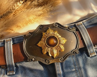 Hebilla de cinturón floral RainTree de 1980 / Hebilla de cinturón estilo western con cabujón de ámbar / Accesorio bohemio cottagecore / Hebilla llamativa en tono dorado