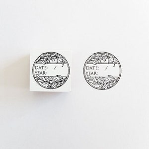 Ponchise Wooden Rubber Stamp Round Date Label - Laurel