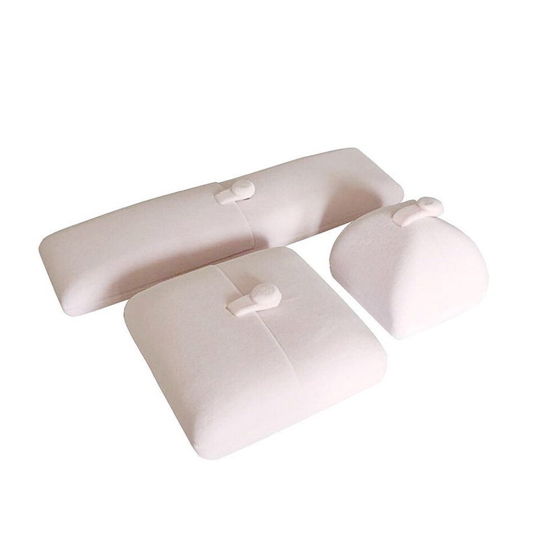 Beautiful Soft Pink Premium Grade Velvet Bracelet Box Packaging Unique Design High Quality Luxurious Feeling Jewelry Storage Present Gift