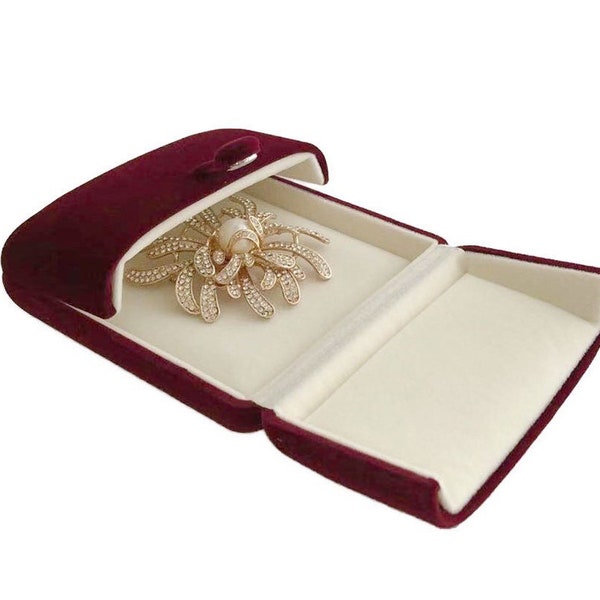 Unique Style Brooch Pin Box Packaging High Grade Maroon Rede Velvet Soft Whit Interior Modern Fashion Classic Gift For Her