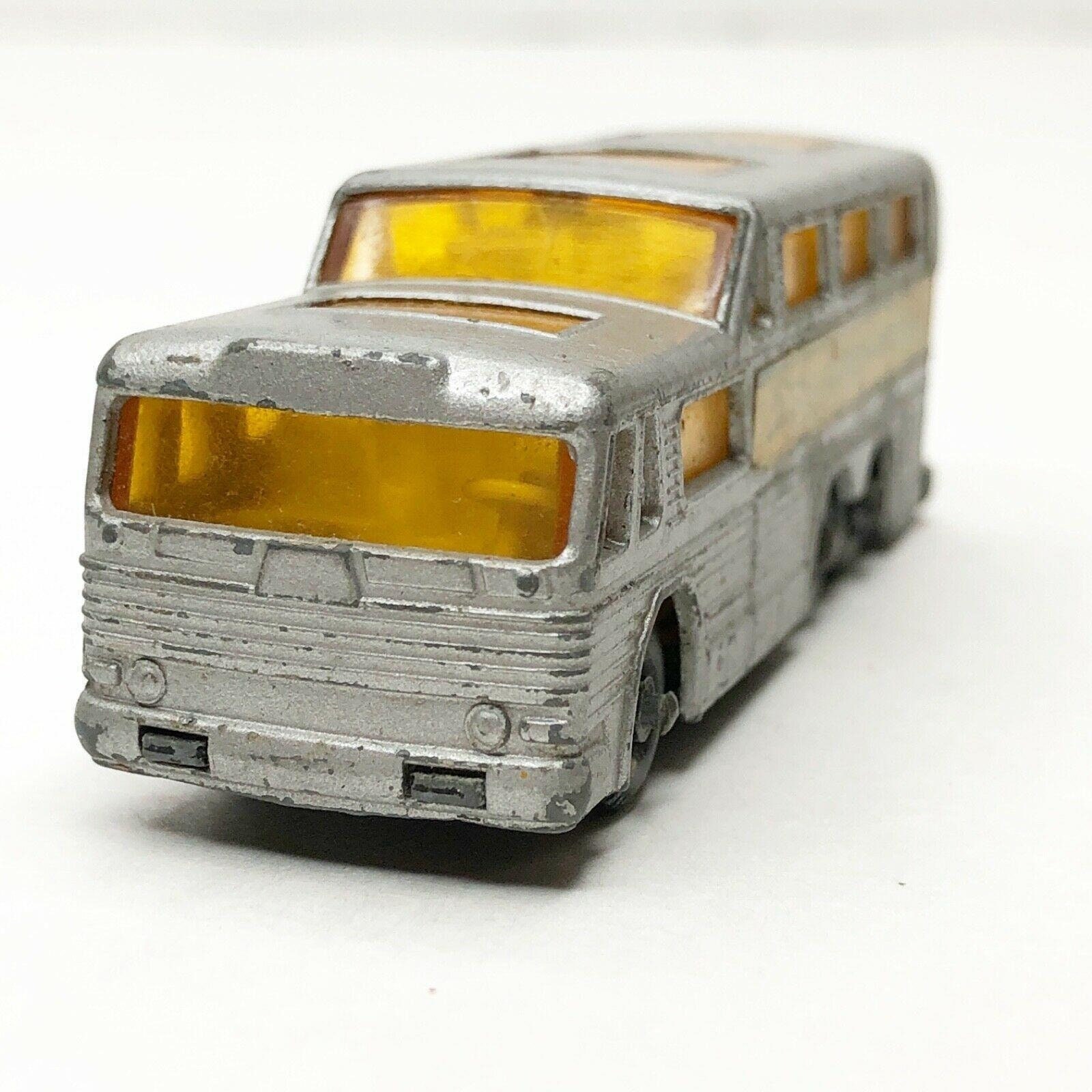 マッチボックス スーパーファースト No.66 グレイハウンドバス 新品同様 s-l400.jpg