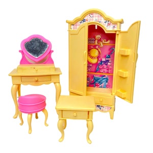 Vintage Barbie Folding Pretty House Bedroom Set Vanity Armoire Table 67552-91