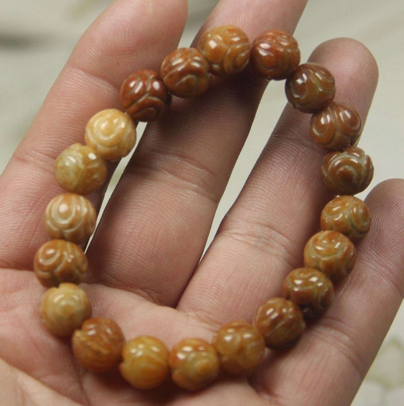 Natural jadeite bracelet with hand-carved 7 Beautiful jade beads