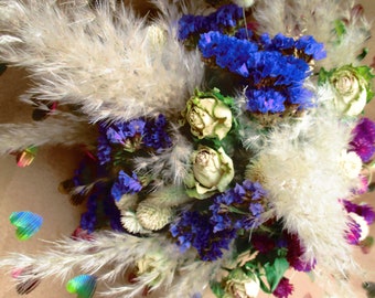 Luxurious dried flower bouquet with white roses and pampas grass (harvest 2023), 40 cm