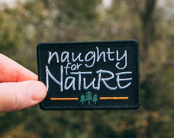 Frech für die Natur gestickter Aufnäher, niedlicher Wanderaufnäher, lustiger Naturaufnäher, Campingaufnäher zum Aufbügeln auf der Rückseite