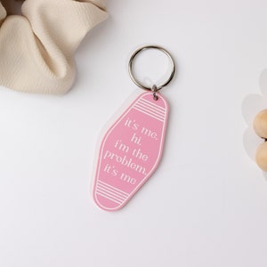 It's Me, Hi, I'm the Problem, It's Me Retro Keychains Vintage Motel Keychain Funny Keychains Car Keychains Retro image 1