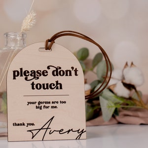 Custom Please don't Touch | Baby Car Seat Tag | Please Do Not Touch Sign | Newborn Sign | Stroller Tag | Baby Shower Gift | Dont' Touch Tag