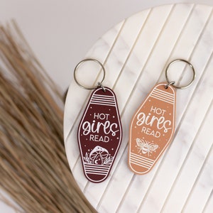 Hot Girls Read Retro Keychains | Vintage Motel Keychain | Funny Keychains | Car Keychains | Retro