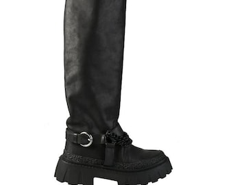 JOSEPHINE BOOTS Botas de montar hasta la rodilla con correa de arnés decorativa y suela de goma maciza Botas de combate de cuero negro para mujer