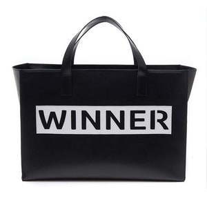 Bolso de cuero de geunine negro con letra blanca impresión GANADOR // Línea de diseñador exclusivo para la semana de la moda //cuero italiano todos los días bolso de mano