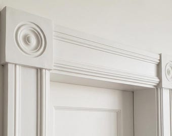 Bullseye-Pair of Traditional Plaster Corner Blocks