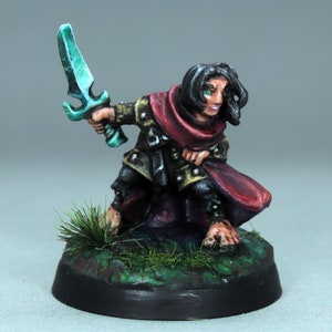 Miniatura de ladino halfling pintado, Hellakin Goregutter, miniatura de halfling de D&D pintada, miniatura de gnomo pintado, ladrão halfling, paladino, ranger