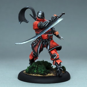 painted assassin miniature, painted Misaki Crew Malifaux, Painted d&d ninja Miniature, paint rogue miniature, red mantis assassin,two swords