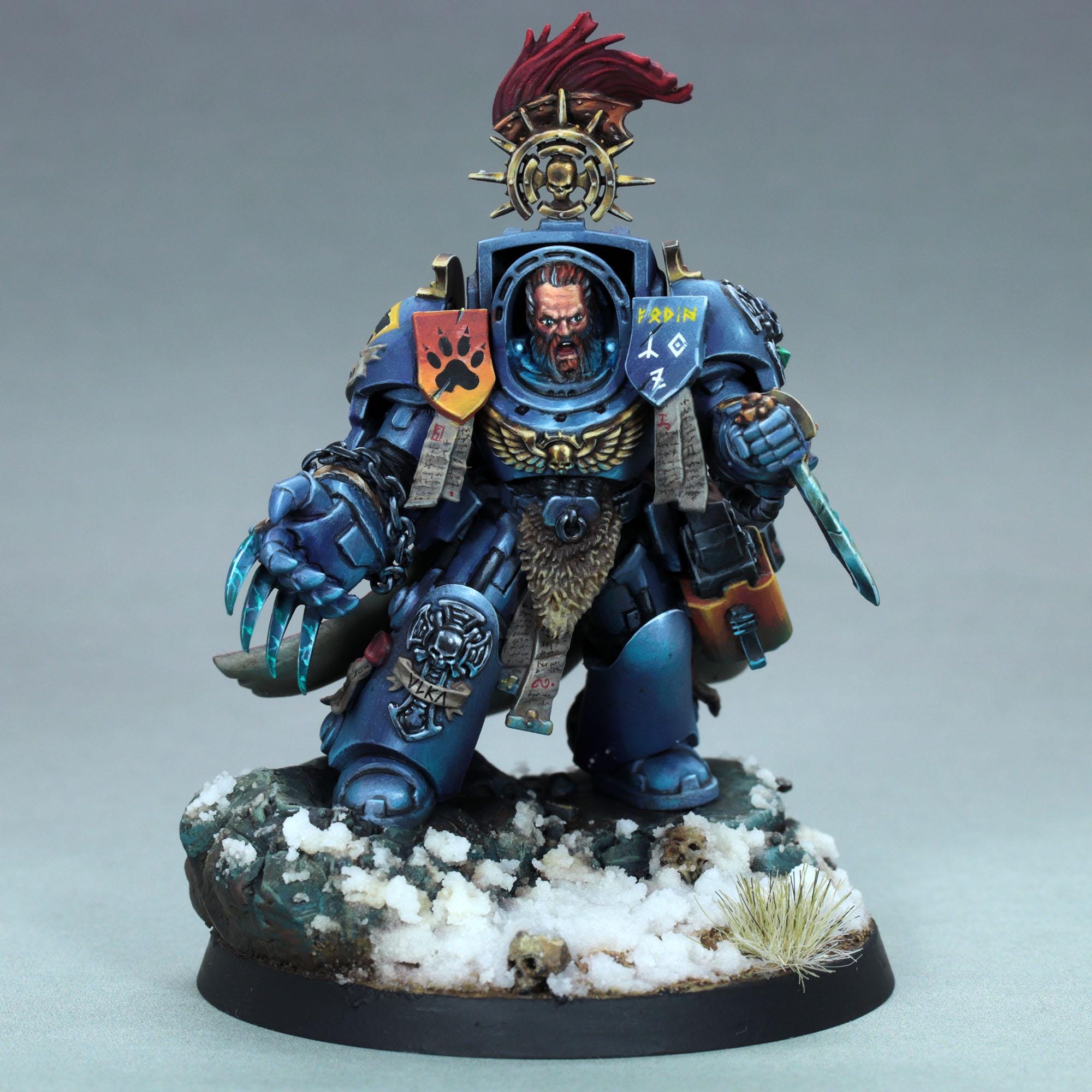 ターミネーターアーマーの塗装済みスペースウルフキャプテン、塗装済み