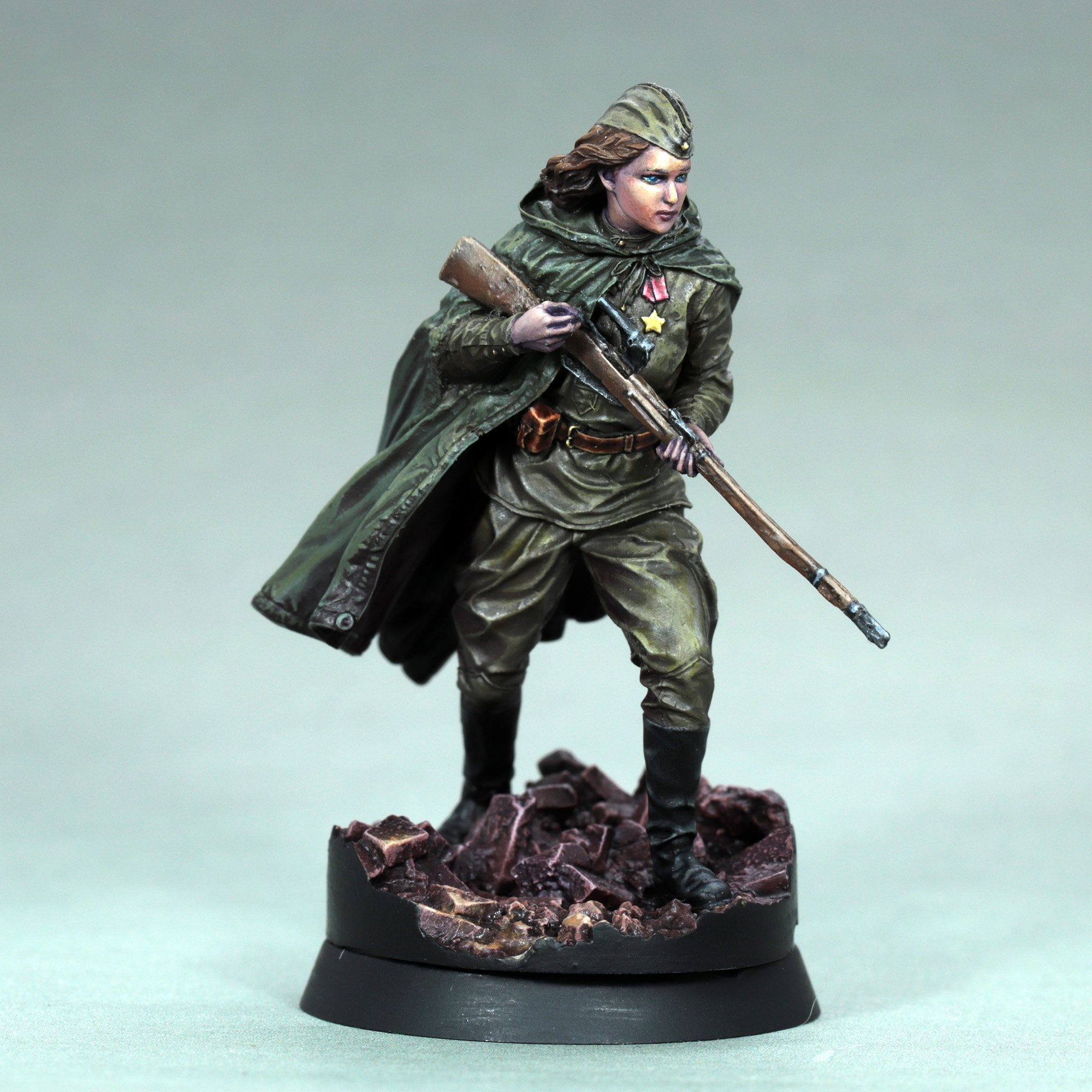 塗装済みソビエト女性兵士ミニチュア、塗装済み 54 mm スケール