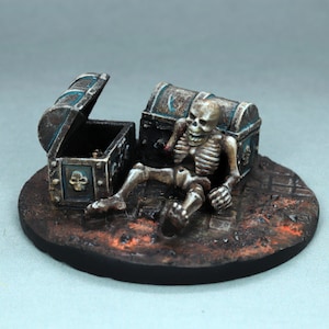 painted DnD skeleton Miniature,paint Skeleton coffer,paint chests treasure,paint dungeon treasure miniature,D&D trap miniature,skeleton gold