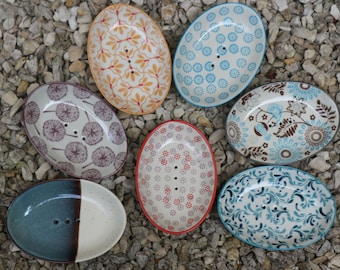 Ceramic soap dish, oval, with drain, patterned, colorful, hand-painted, stable soap tray