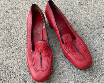 Fabulous Vintage Red Leather Chunky Heeled Oxfords, Size 6.5 Narrow