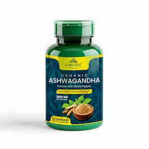 Pode incluir: Uma garrafa verde de c&aacute;psulas de Ashwagandha org&acirc;nica "CHILASI Naturals". O r&oacute;tulo apresenta o texto "P&oacute; com pimenta preta", "Natural e Extra Forte" e "1000 MG por por&ccedil;&atilde;o". A garrafa cont&eacute;m 20 c&aacute;psulas e &eacute; um suplemento alimentar.