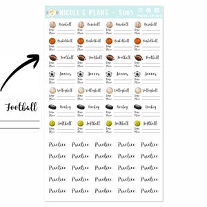 Könnte beinhalten: Ein bedruckbarer Bogen mit Aufklebern mit verschiedenen Sport-Icons, darunter Baseball, Basketball, Fußball, Soccer, Volleyball, Hockey und Softball. Die Aufkleber sind für die Verwendung in einem Planer oder Tagebuch gedacht, um Sportaktivitäten zu verfolgen. Der Bogen enthält auch den Text "NICOLE'S PLANS - S003".