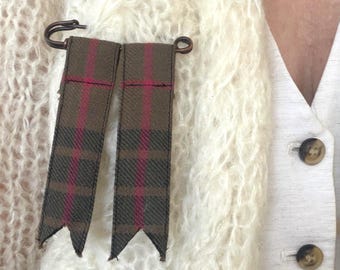 Wool Tartan Flashes Kilt Pin Brooch – Stewart Weathered Tartan, Made in Scotland, Highlandwear