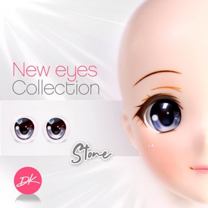 Puede incluir: Un par de ojos de muñeca azules y marrones con un iris blanco y una pupila negra. Los ojos están sobre un fondo blanco con el texto "New eyes Collection Stone" y un círculo rosa con las letras "DK" en blanco.