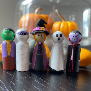 Hand-Painted Halloween Peg Dolls: Spooky Wooden Toys