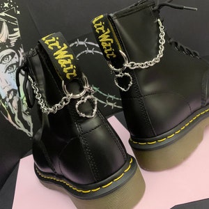 BARBED WIRE HEART Double O Ring Boot chain charm, hardware grunge punk, shoe accessories, boot jewellery, dark academia gothic anklet chains