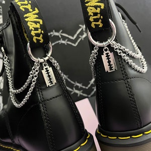 RAZOR BOOT CHARMS with chainmail chain, hardware grunge punk, shoe accessories, boot jewellery, dark academia gothic chains