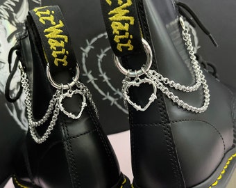 BARBED WIRE HEART boot charms with chainmail chain, hardware grunge punk, shoe accessories, boot jewellery, dark academia gothic chains