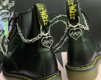 FLAMING HEART Double O Ring Boot chain charm, hardware 90s grunge punk, shoe accessories, boot jewellery, dark academia gothic anklet chains