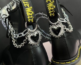 ENAMEL BARBED HEART Double chain O Ring Boot charm, chunky hardware grunge, shoe accessories, boot jewellery, dark academia gothic chains