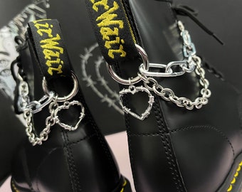 BARBED WIRE HEART Double chain O Ring Boot charm, chunky hardware grunge punk, shoe accessories, boot jewellery, dark academia gothic chains