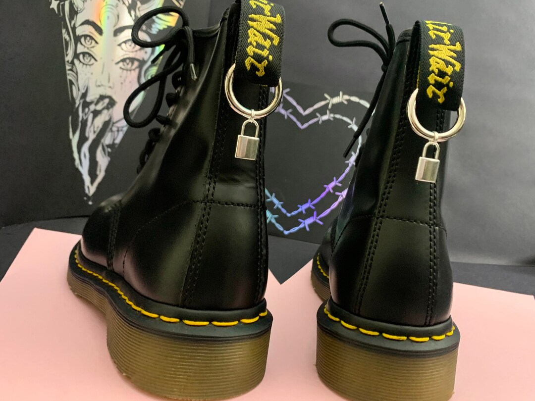 Padlock Charm Leather Pumps